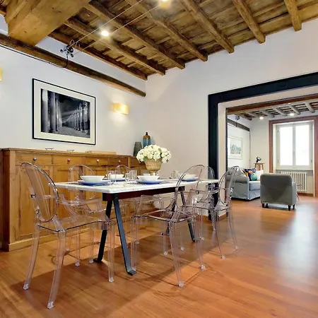 Ych-farnese Charme Apartment