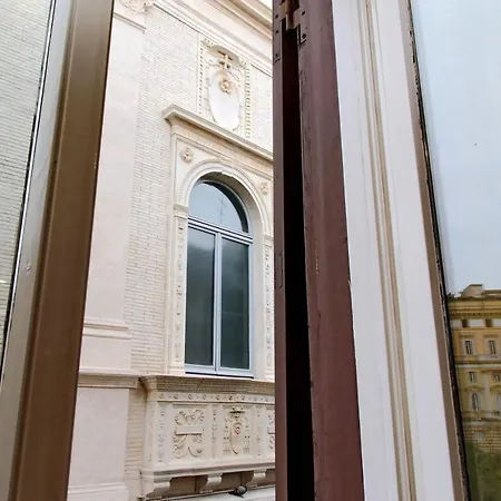 Apartment Ych-farnese Charme *